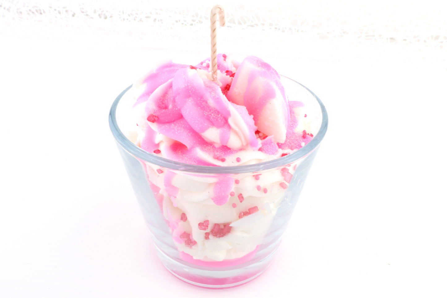 Pinker Kerzen-Sahnetraum - mit Sprinkles und Glitzer im Glas (Einzelstück)