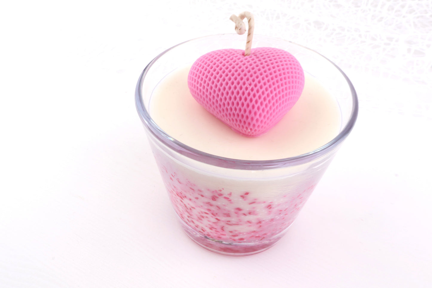 Sweet Candy Love Candle - mit Herz in Rosa und Sprenkles im Glas